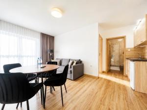 ROYAL Villa RESORT & SPA - Jacuzzi, Sauny, MELEX na plażę, Masaże, Apartamenty z kuchnią, Widok na Zalew Wiślany