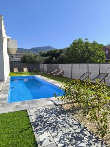 Maslina House - Family apartment 1 with Pool