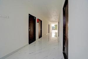 Hotel O by OYO Hira Royal Palace And Lawn
