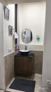Balcony Studio near Max Hospital &Citywalk
