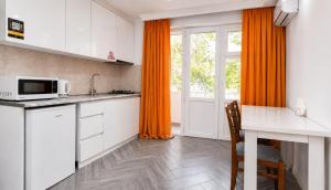 Apartment "B" with a separate bedroom