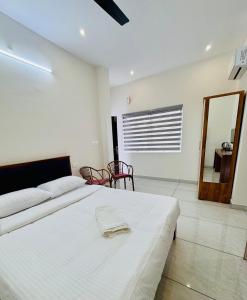 Deluxe Double room close to Rajagiri Hospital