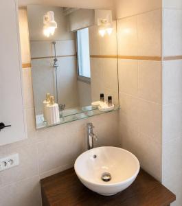 Joli studio avec balcon, centre de Cannes, 5 mn à pieds de la plage et du Palais des festivals