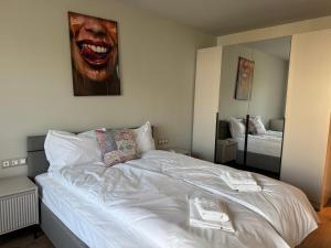 Luxury brand new apt MD 2 in top city center