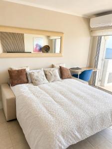 Joli studio avec balcon, centre de Cannes, 5 mn à pieds de la plage et du Palais des festivals