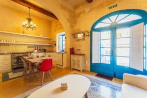 Authentic Xagħra Farmhouse with Private Pool