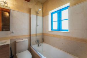 Authentic Xagħra Farmhouse with Private Pool