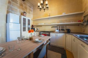 Authentic Xagħra Farmhouse with Private Pool
