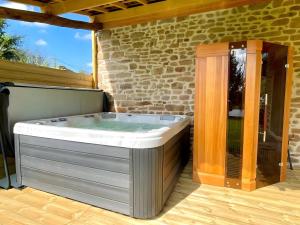 Le Gîte Dau, piscine, spa et étang