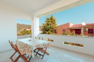 Casa Antonia: BBQ Parking - Porto Ottiolu