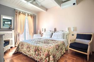 Villa con Piscina, Ac nelle 2 camere da letto, Palestra e vista su mare e monti