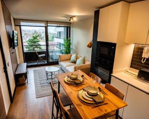 Chic 1BR in Nunoa Cozy Balcony Pool Access