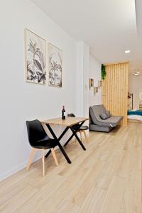 Rojo - Central Apt - Turia Park by Río Turia Apartments