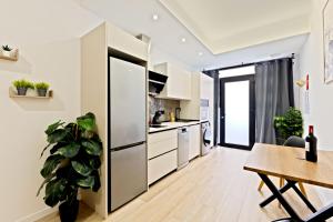 Rojo - Central Apt - Turia Park by Río Turia Apartments