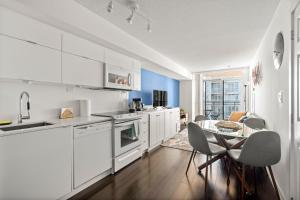City and Lake View 1 Bedroom & Den Condo Iceboat Terrace Downtown Toronto
