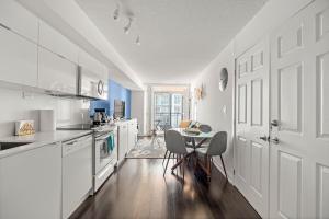 City and Lake View 1 Bedroom & Den Condo Iceboat Terrace Downtown Toronto