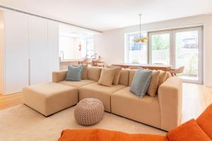 Coastal Bliss Stylish 2BR Apartment by LovelyStay