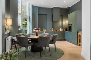 Spacious Luxury Apt Walk to Nyhavn & Tivoli