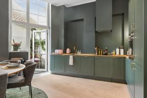 Spacious Luxury Apt Walk to Nyhavn & Tivoli