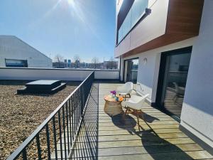 Urban Serenity 2BR Flat with terrace and parking