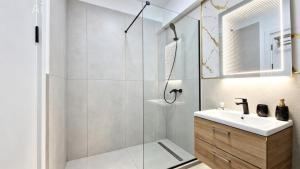 Sunrise by ALZ Odyssey Resort - Apartament cu vedere la mare & piscina in Alezzi