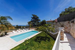 White Stone - Luxury Villa with Swimming Pool