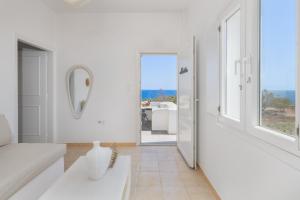 Red Beach Harmony suites Modestos