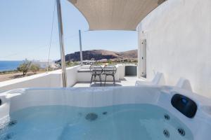 Red Beach Harmony suites Modestos