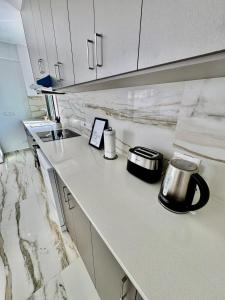 104 Gym-Complex 2 Bedroom, 2 Balconies in Universal