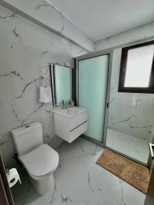 104 Gym-Complex 2 Bedroom, 2 Balconies in Universal