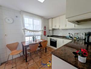 3BR Family Apt Near Beach AC TV17
