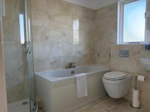 1 BR Flat Near City Centre with Parking