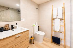 Pingüino - Entire Apt - Near Beach and Stadium by Río Turia Apartments