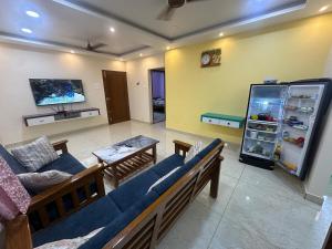 8 Bed Cool 3 bedroom kitchen WTC DLF OMR Apollo Proton OTT Wi-Fi