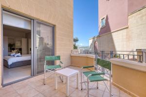 Beachfront Apt with Pool Access
