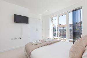 Modern Hove Home w Parking & Garden
