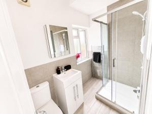 Spacious Family Apartment Sleeps 8 Gloucester Rd