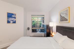 Spacious Modern 3BR Condo at UBC Quiet & Convenient