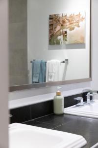 Spacious Modern 3BR Condo at UBC Quiet & Convenient