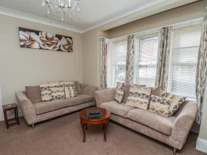 35 Moorland Road