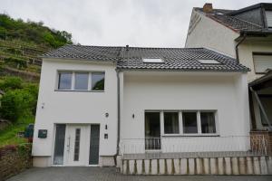 Neu renoviert an der Ahr & Parkplatz inklusive