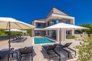 Villa La Vie with private pool