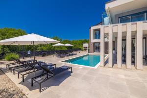 Villa La Vie with private pool