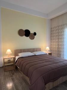 The V suites of Aegina