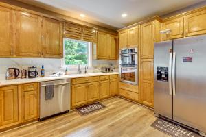 Harps Lake Family Retreat on 3 Private Acres