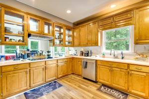 Harps Lake Family Retreat on 3 Private Acres