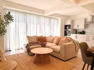 Stylish Double Bedroom in Brent, Near Wembley Stadium, Gladstone Park, Hampstead Heath, Brent Cross Shopping Centre - 6