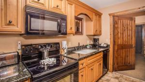 The Lodges at Great Smoky Mountains - 1BR Suite