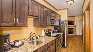 The Lodges at Great Smoky Mountains - 1BR Suite