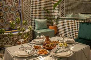 Riad YAMNA - Quiet Desire